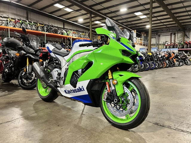 2024 Kawasaki Ninja® ZX™-10R 40TH ANNIVERSARY photo 4