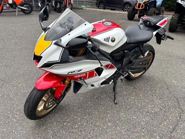2022 Yamaha YZF-R7 photo 2