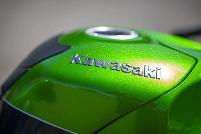 2016 Kawasaki Ninja® ZX™-14R ABS photo 5