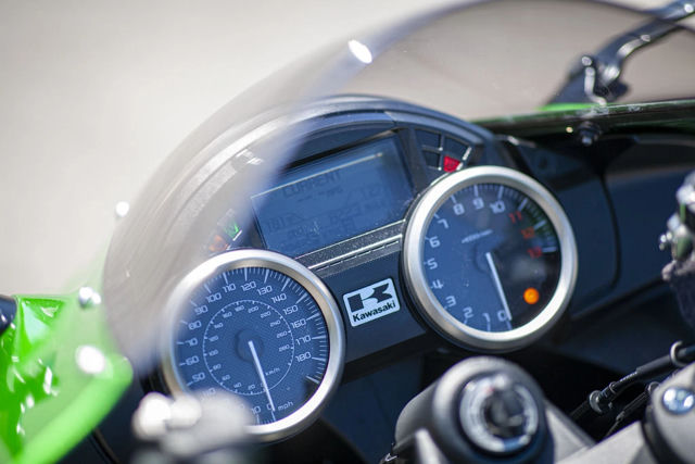 2016 Kawasaki Ninja® ZX™-14R ABS photo 9