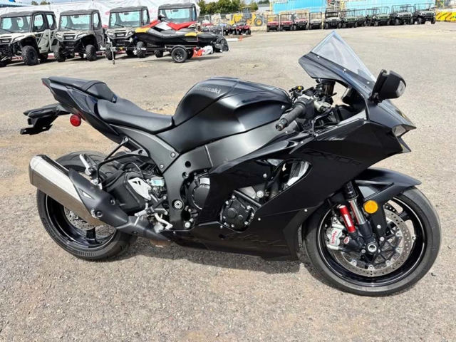 2024 Kawasaki Ninja® ZX™-10R photo 2
