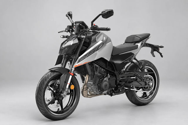 2026 KTM 250 Duke photo 2