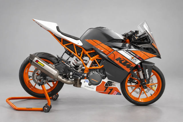 2015 KTM RC 390 Cup Race photo 1