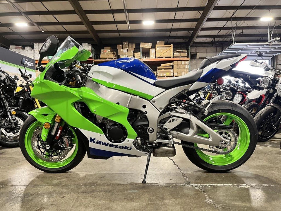 2024 Kawasaki Ninja® ZX™-10R 40TH ANNIVERSARY photo 3
