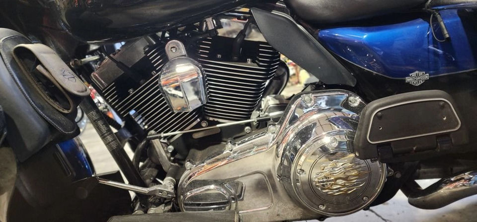 2010 Harley-Davidson FLHTK - Electra Glide® Ultra Limited photo 4