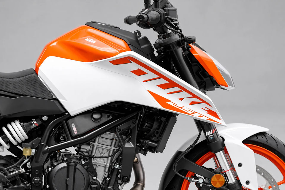 2024 KTM 250 Duke photo 3