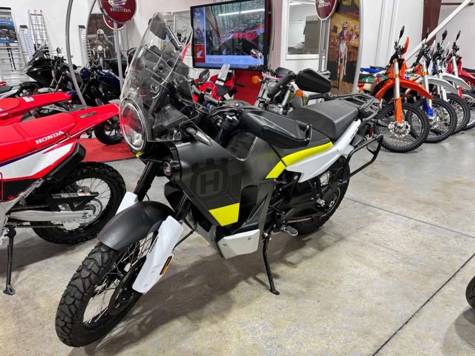 2023 Husqvarna Norden 901 photo 2