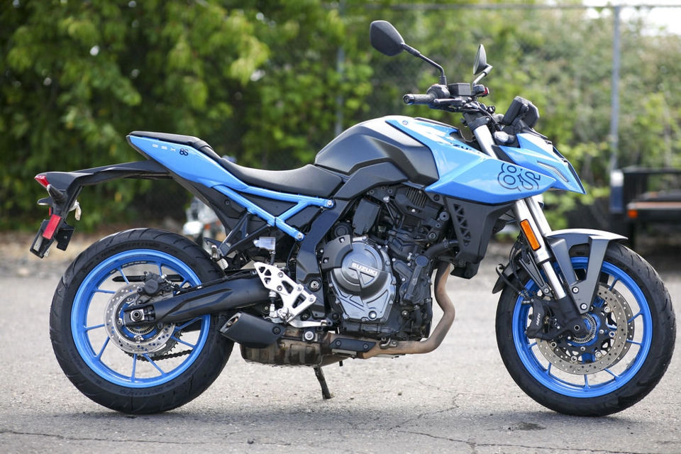 2023 Suzuki GSX-8S photo 2