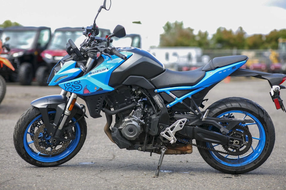 2023 Suzuki GSX-8S photo 9