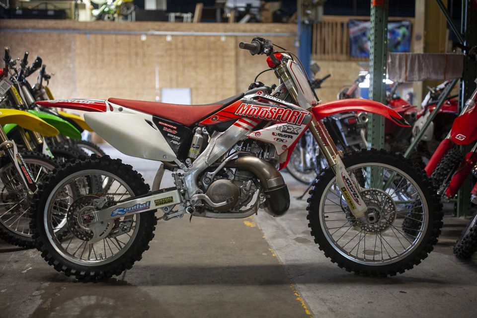 2003 Honda CR250R photo 1