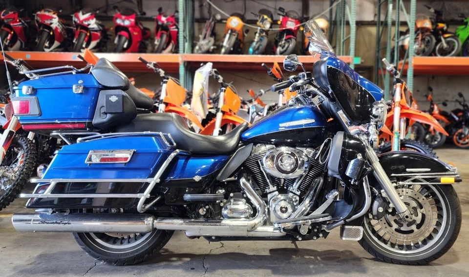 2010 Harley-Davidson FLHTK - Electra Glide® Ultra Limited photo 1
