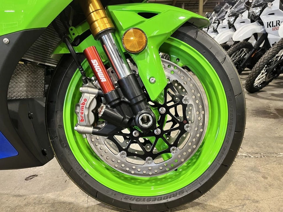 2024 Kawasaki Ninja® ZX™-10R 40TH ANNIVERSARY photo 7